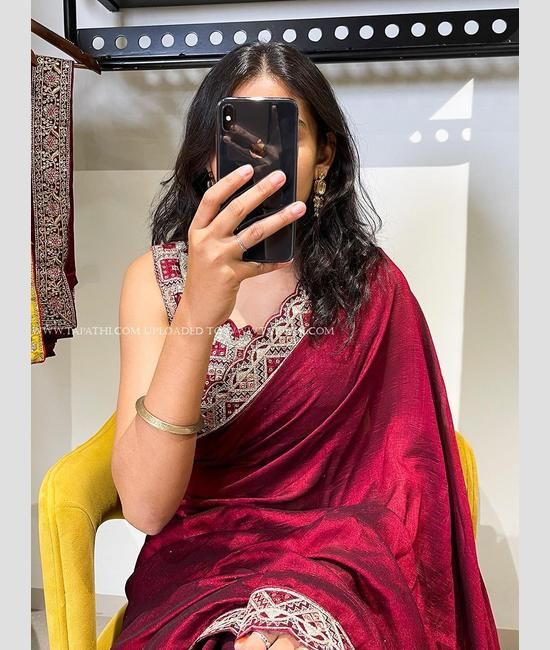Buy Maroon Red Sarees for Women by Peachmode Online | Ajio.com